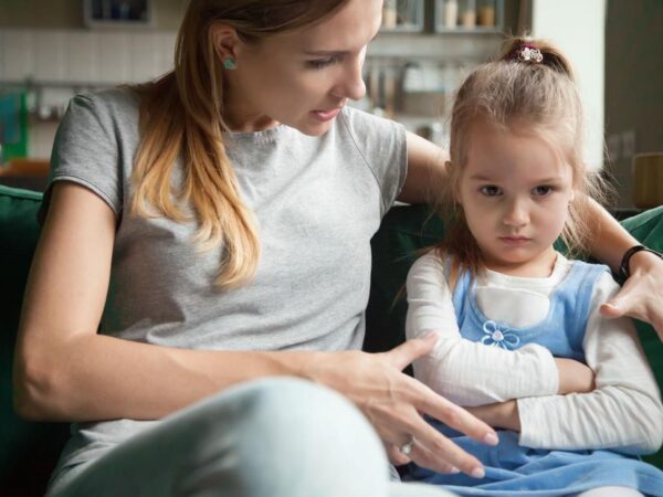 Sa janë të nevojshme disiplina dhe vendosja e kufijve në edukimin e fëmijëve